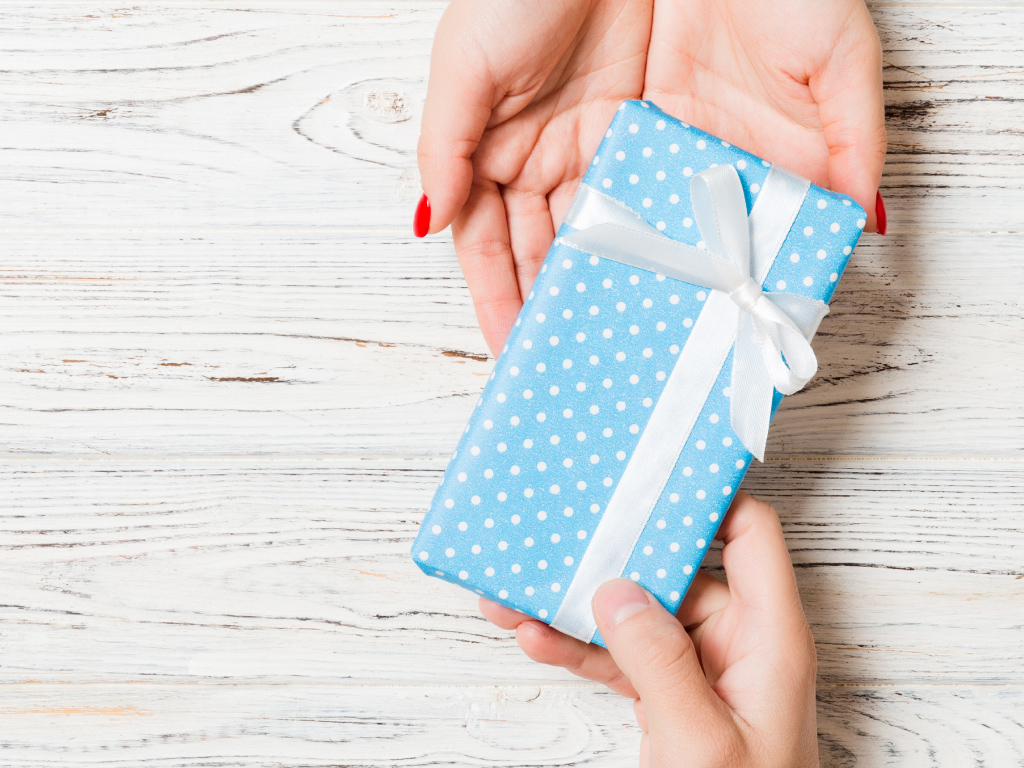 7 Wedding Day Gift Exchange Ideas - Book of Us | Blog